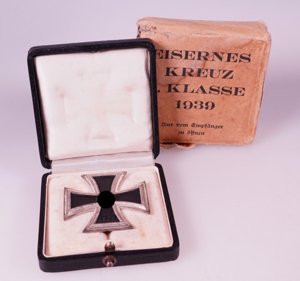 Eisernes Kreuz 1. Klasse 1939 im Etui mit Umkarton