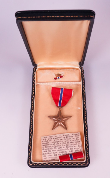 USA Bronze Star Medal im Etui Sgt. Charles T. Augur 1944