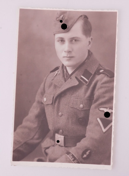 Portraitfoto SS-Sturmmann SS- Regiment ``Das Reich´´