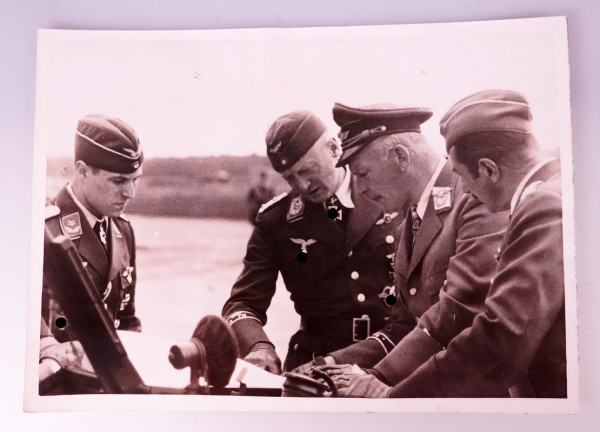 Pressefoto Einsatzbesprechung Generaloberst Freiherr von Richthofen