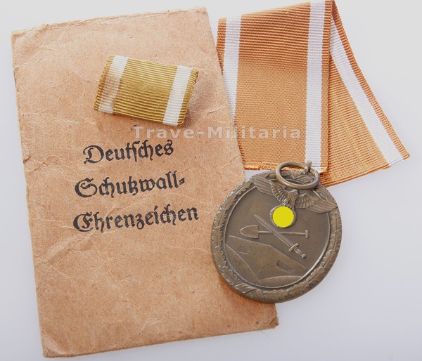 SET Deutsches Schutzwall-Ehrenzeichen in Tüte und mit Bandspange