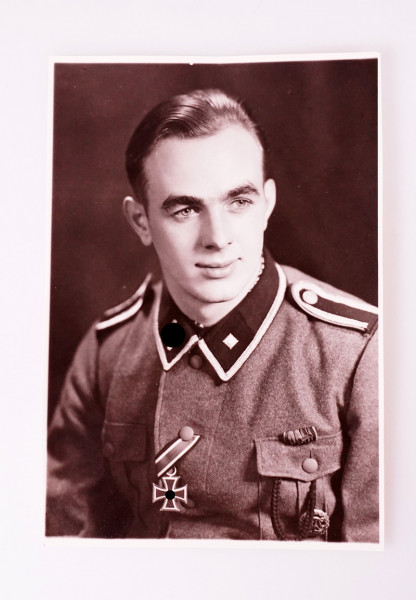 Portraitfoto SS-Unterscharführer