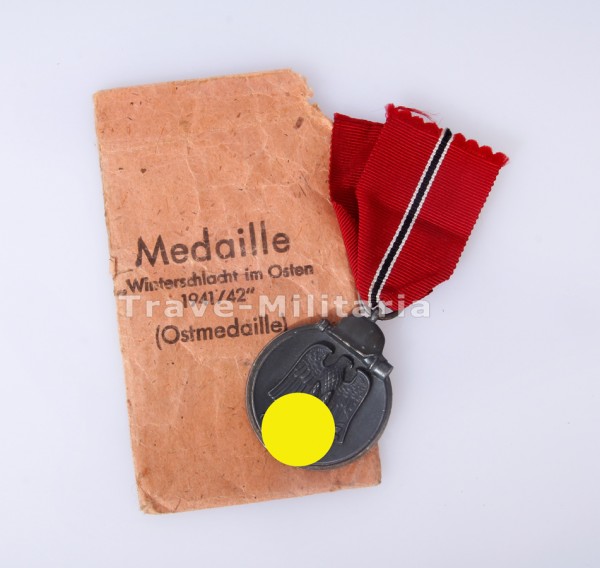 Medaille Winterschlacht im Osten am Band mit Umschlag