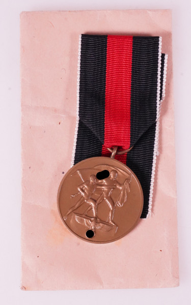 Medaille zur Erinnerung an den 1.Oktober 1938 mit Tüte