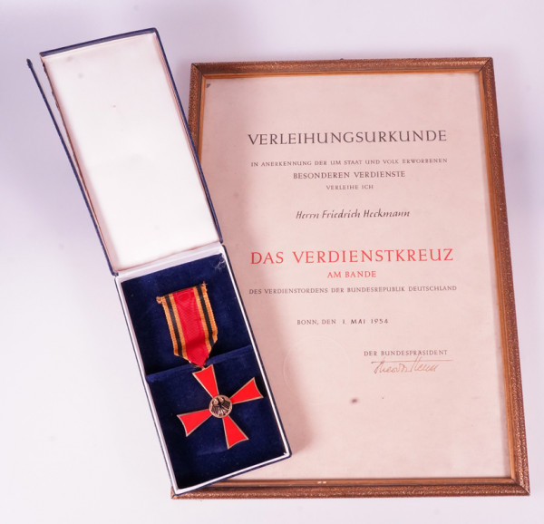 BRD Bundesverdienstkreuz am Bande mit Urkunde und Etui