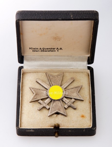 Kriegsverdienstkreuz mit Schwertern im Etui