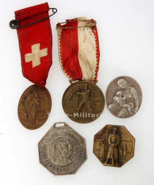 5 Schweizer Abzeichen Rotes Kreuz und ähnliches