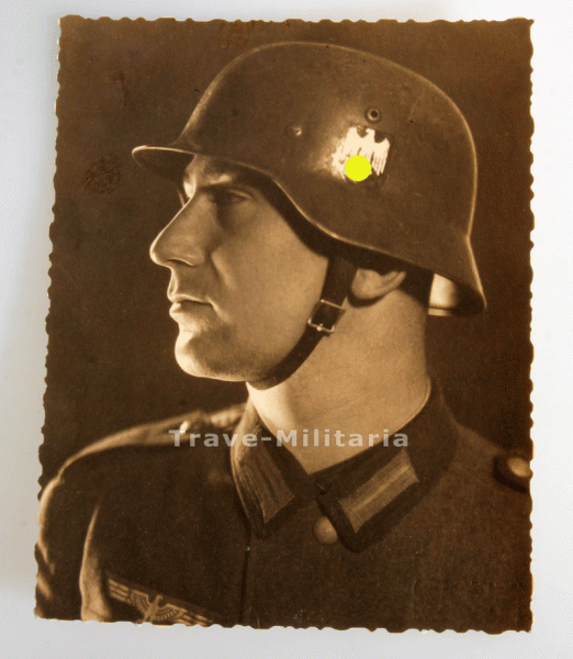 Foto Soldat der Wehrmacht mit Stahlhelm